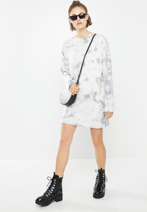 Missguided - Tie dye long sleeve T-shirt dress - nude & grey 