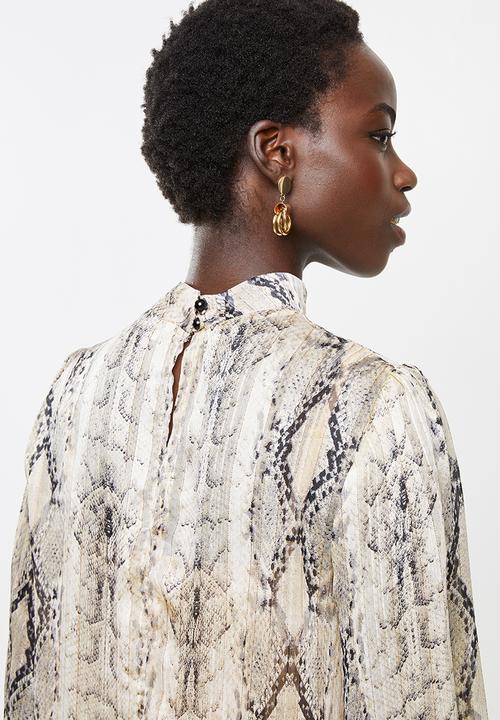 edit - Pearl trim chiffon blouse - beige & black 