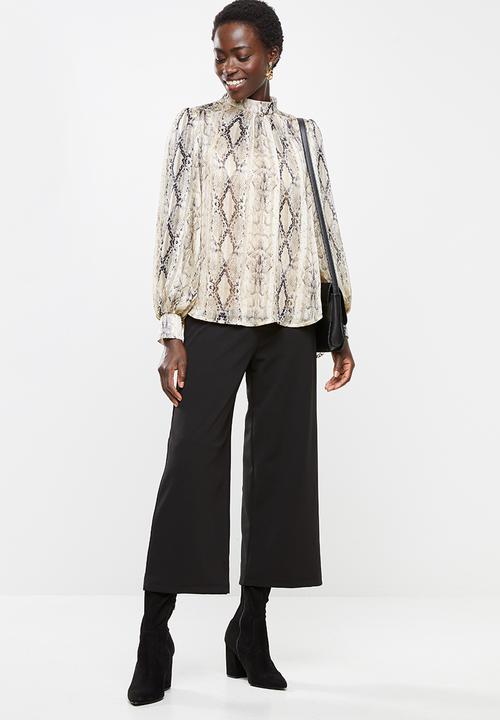 edit - Pearl trim chiffon blouse - beige & black 