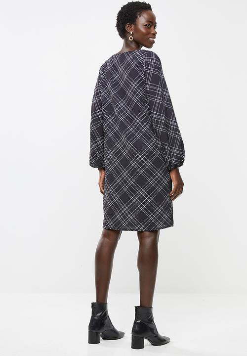edit - Cuffed balloon sleeve shift dress - black & white 