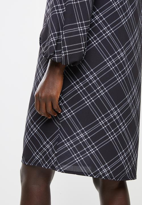 edit - Cuffed balloon sleeve shift dress - black & white 
