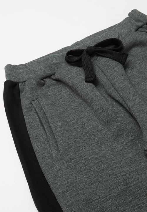 Rebel Republic - Colour block trackpants - black & charcoal
