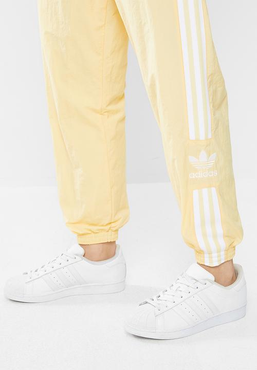 adidas Originals - Adicolour lock up track pants - yellow
