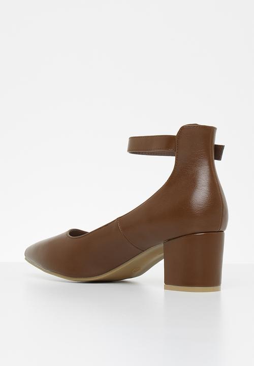 Jada - Brush pu heel - brown