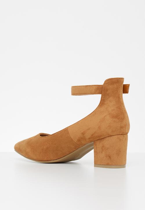 Jada - Faux suede heel - brown