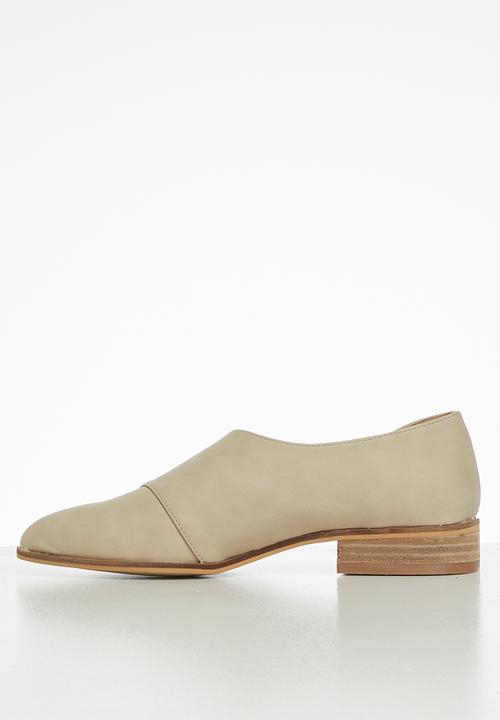 Miss Black - Aquai pump - nude
