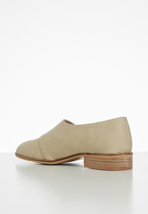 Miss Black - Aquai pump - nude