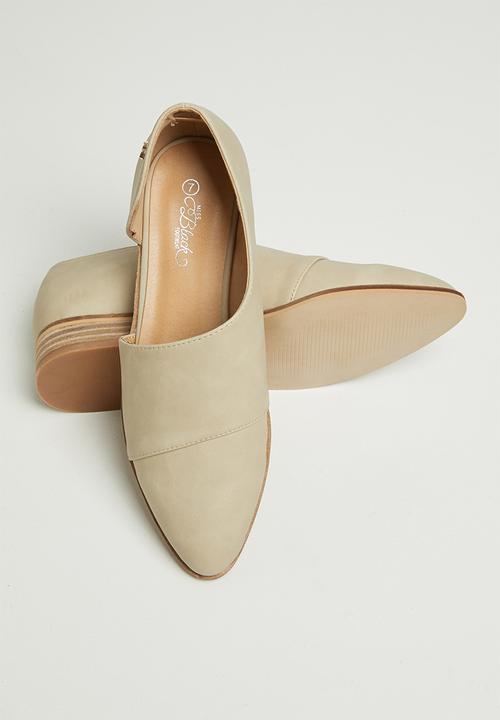 Miss Black - Aquai pump - nude