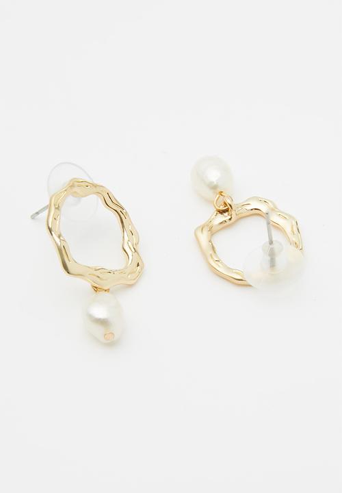 Superbalist - Abstract faux pearl studded hoops - gold