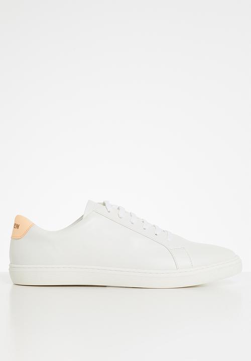 steve madden white slip ons