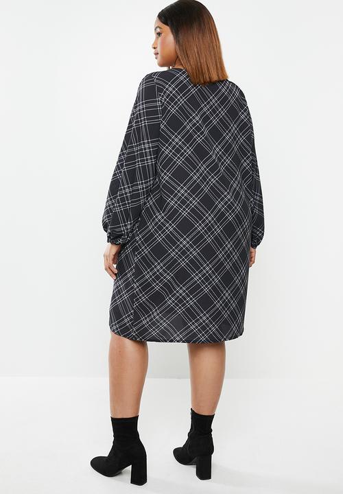 edit Plus - Cuffed balloon sleeve shift dress (plus) - black & white 