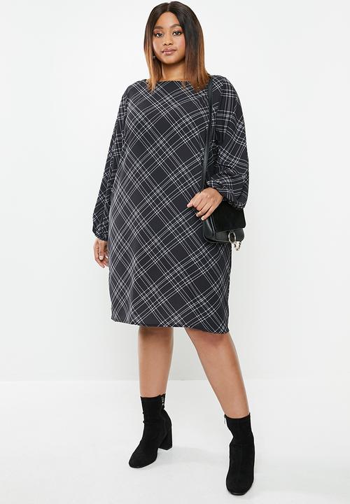 edit Plus - Cuffed balloon sleeve shift dress (plus) - black & white 