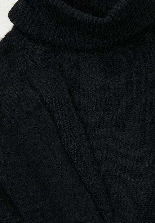 edit Plus - Plus rolled neck poncho - black