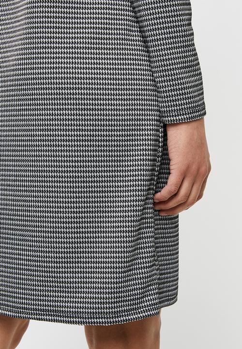 edit - Slashneck shift dress - black & white 