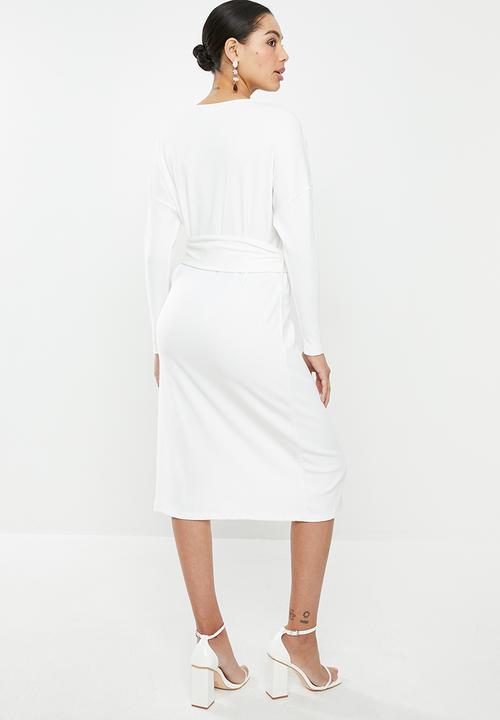 Glamorous - Long sleeve belted dress with front slit - white