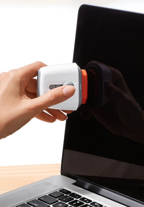 OXO - Sweep & swipe laptop cleaner