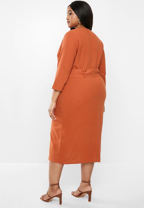 Glamorous - Plus belted 3/4 sleeve wrap dress - rust