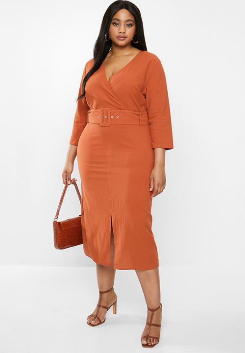 Glamorous - Plus belted 3/4 sleeve wrap dress - rust