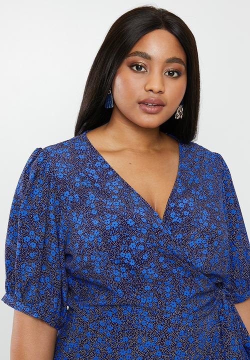 Glamorous - Plus ditsy floral midi wrap dress - blue