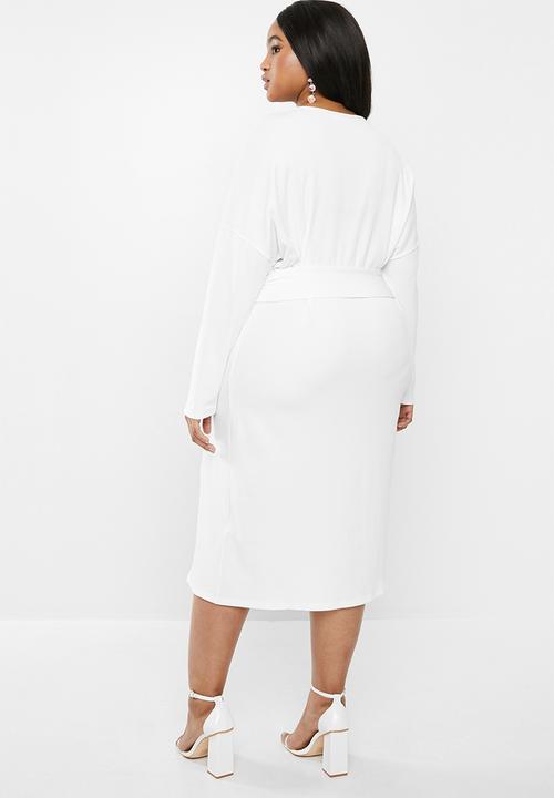Glamorous - Plus long sleeve belted dress with front slit - white