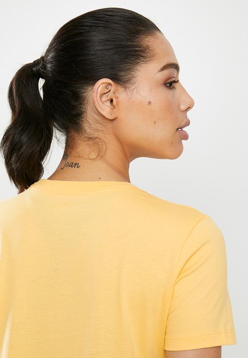 Nike - Essential icon futura tee - yellow