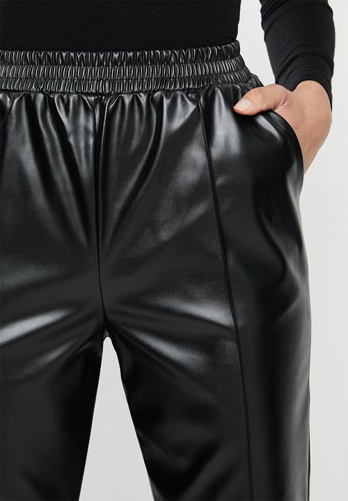Missguided - Faux leather elasticated waist pin tuck trouser - black