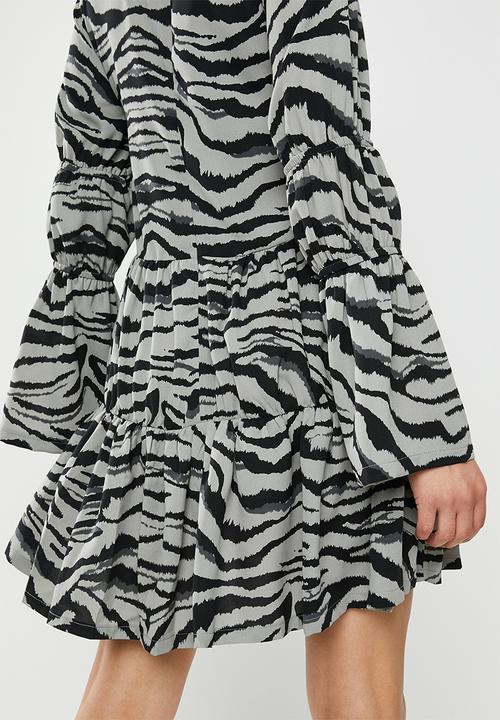 Missguided - V neck tiered smock dress - khaki