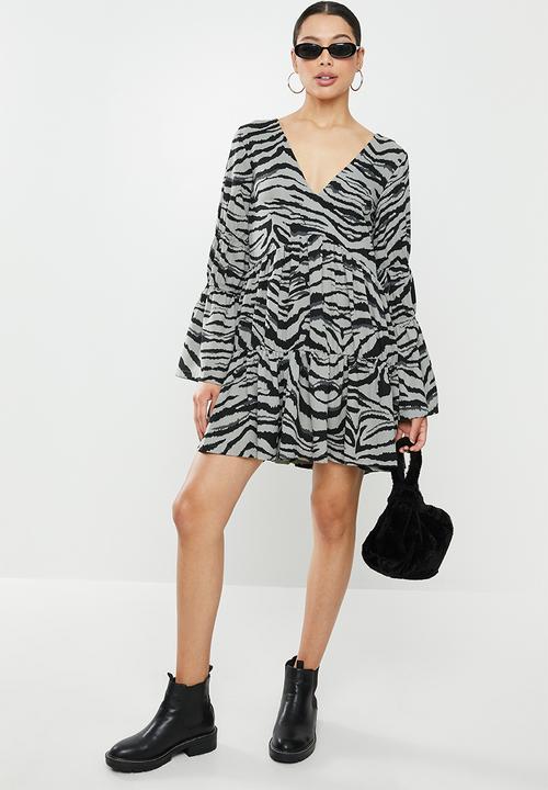 Missguided - V neck tiered smock dress - khaki