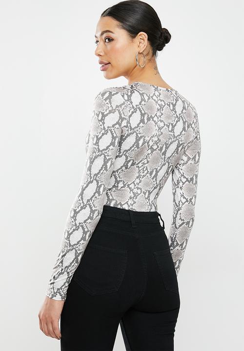 Missguided - Soft touch snake print scoop neck bodysuit - brown