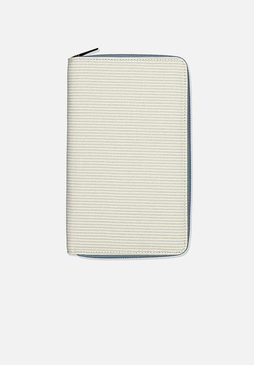 Typo - Rfid odyssey travel compendium - light grey