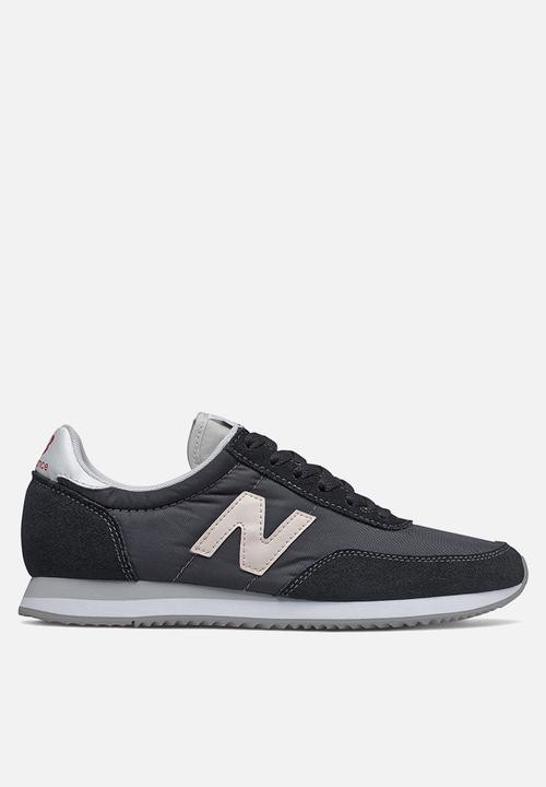 black New Balance Sneakers 