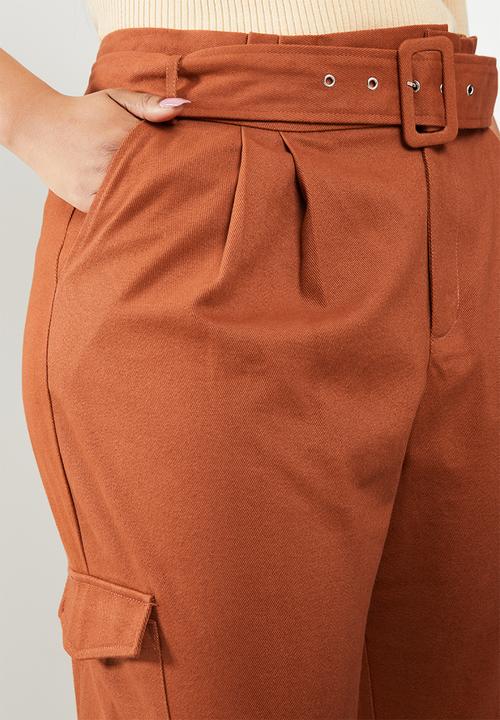 Glamorous - Plus high waisted belted cargo trouser - rust