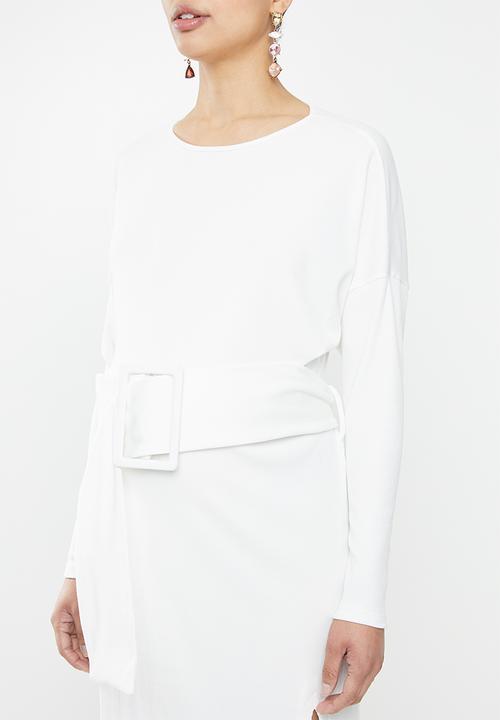 Glamorous - Maternity long sleeve belted dress with front slit - white