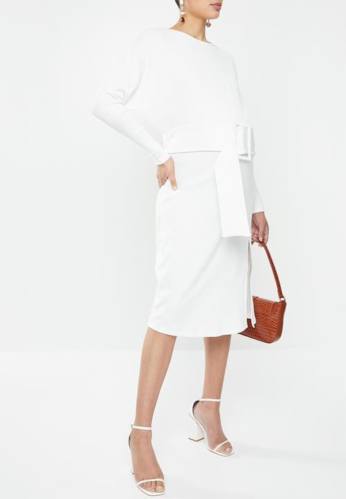 Glamorous - Maternity long sleeve belted dress with front slit - white