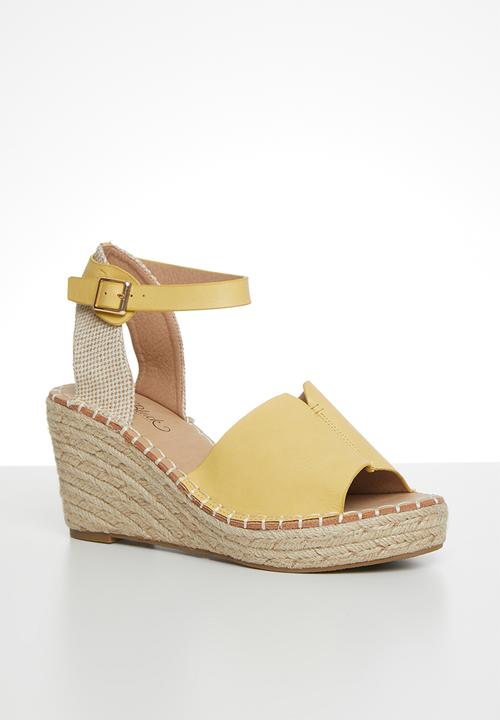 Miss Black - Letaba wedge heel - yellow