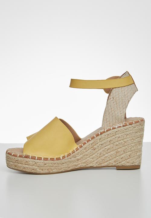 Miss Black - Letaba wedge heel - yellow