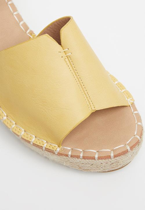 Miss Black - Letaba wedge heel - yellow