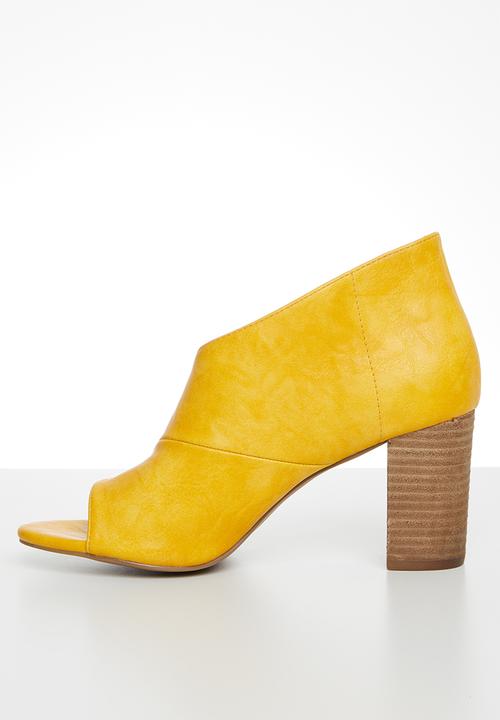 Miss Black - Tinos block heel - yellow