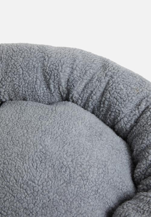 Sixth Floor - Full sherpa dog bed with faux leather handle - grey 