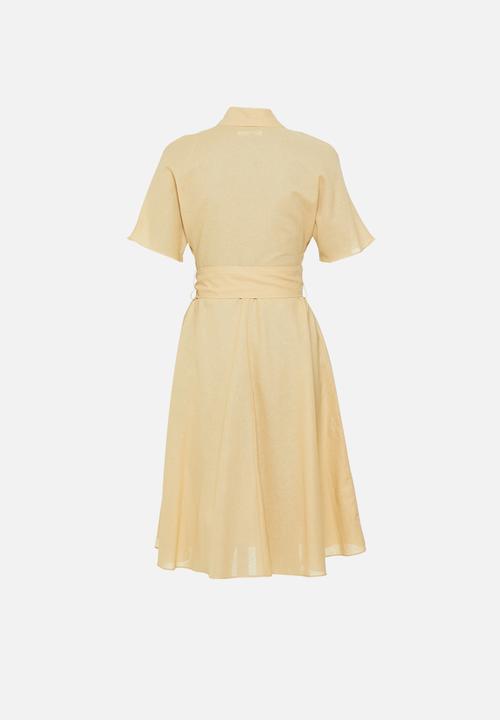 Glamorous - Petite tie belted wrap dress - stone