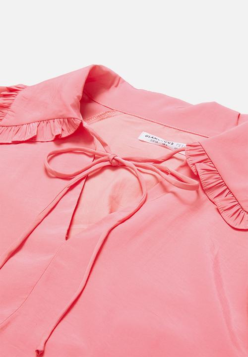 Glamorous - Petite drop waist tiered v-neck dress - pink