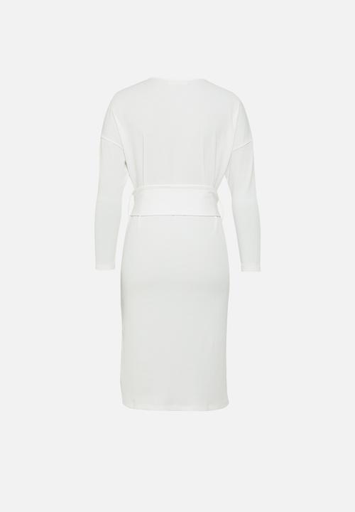 Glamorous - Petite long sleeve belted dress with front slit - white