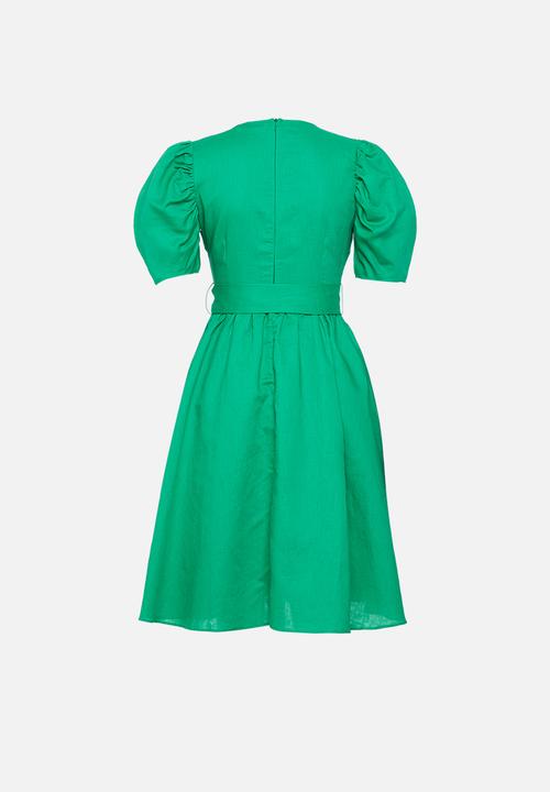 Glamorous - Petite full skirt wrap dress with puff sleeve - green