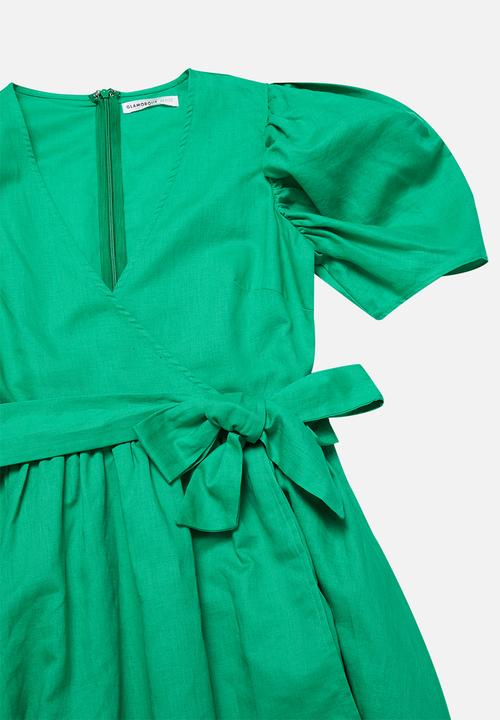 Glamorous - Petite full skirt wrap dress with puff sleeve - green