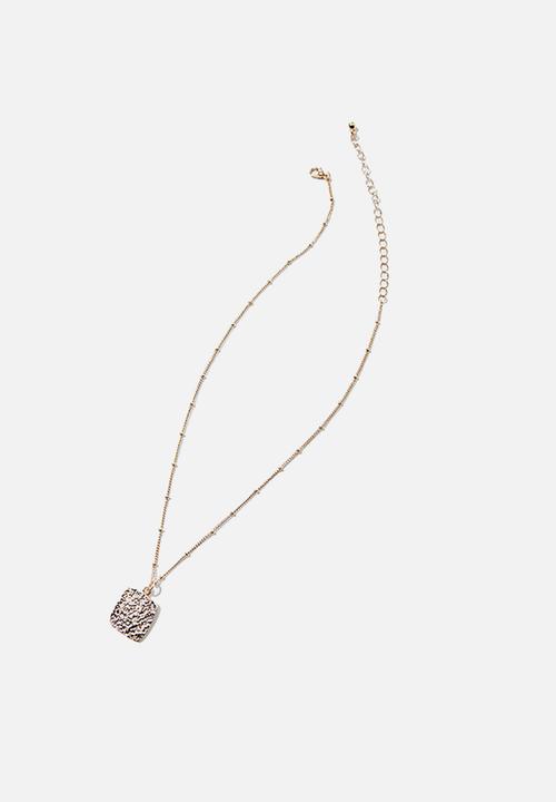 Rubi - Treasures short pendant necklace  - gold hammered square