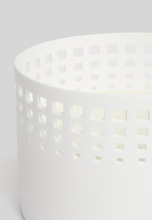 Madame Luna - Perforated porcelain votive candle - jasmine