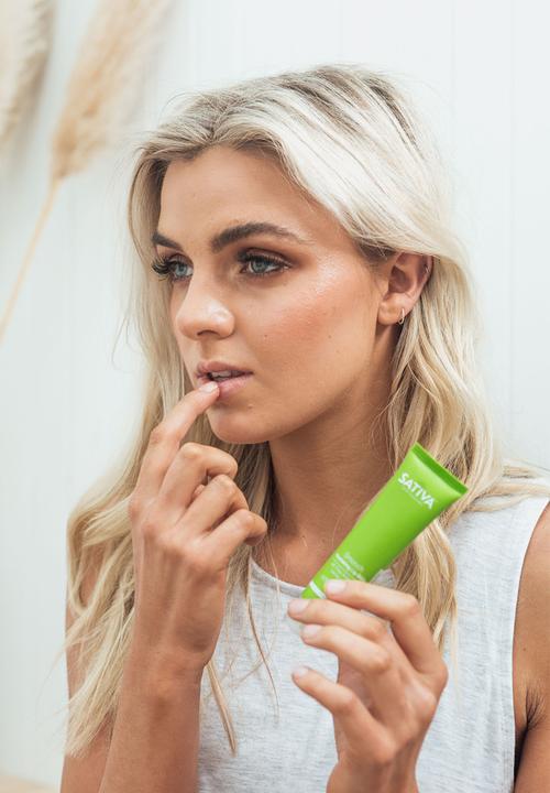 SATIVA - SMOOCH Hemp Lip Balm
