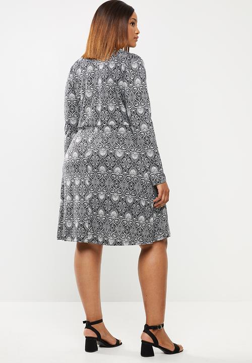edit Plus - V-neck fit & flare dress - black & white