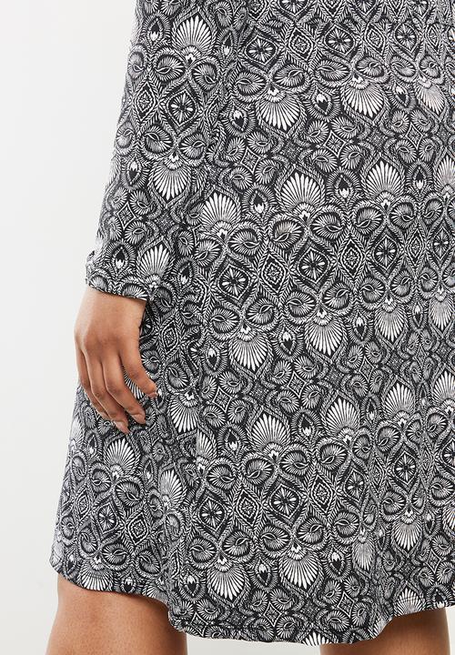 edit Plus - V-neck fit & flare dress - black & white