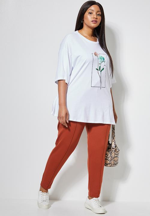 Superbalist - Floral placement pemplum tee - white